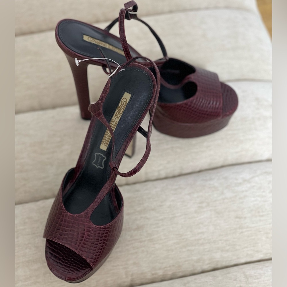 Brand new. Size eu 40/ us 10